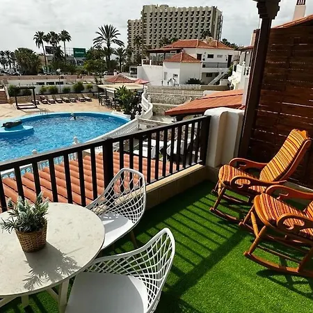Lovely 4 Bedroom On Playa De Las Americas 아파트