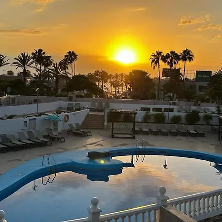 Lovely 4 Bedroom On Playa De Las Americas 아파트 아로나